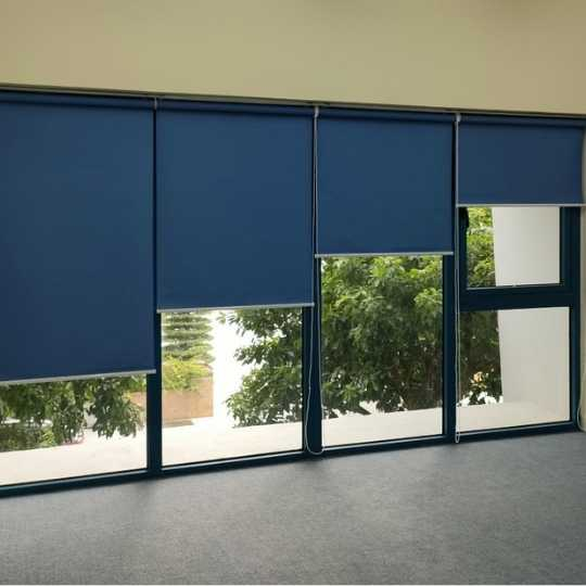 Rèm cuốn vải trơn xanh navy