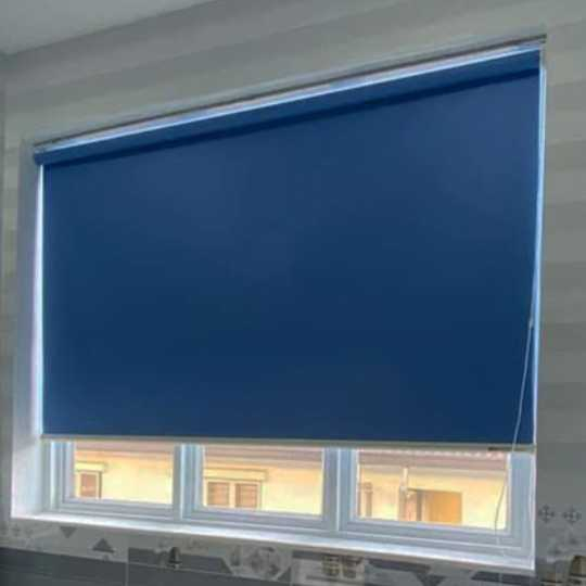 Rèm cuốn vải trơn xanh navy